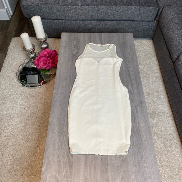 White dress - Picture 4 of 6